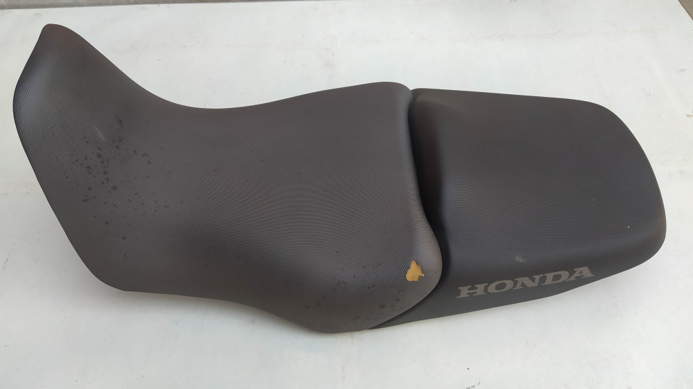 sella usata con macchie leggermente rovinata honda xl100v varadero ´07
