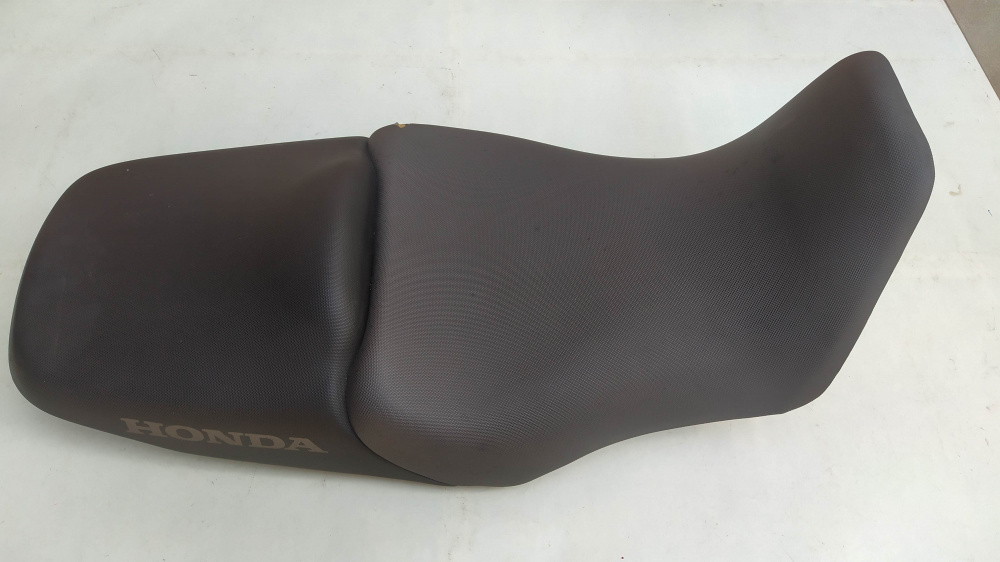 sella usata con macchie leggermente rovinata honda xl100v varadero ´07