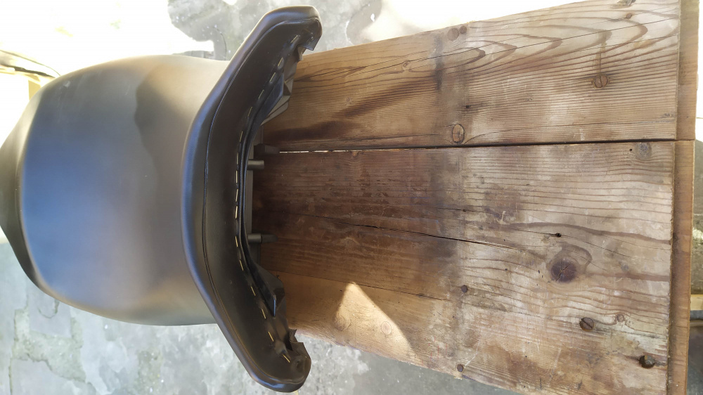 sella nuova con leggero graffio nera honda hornet cb600f 600 ´03
