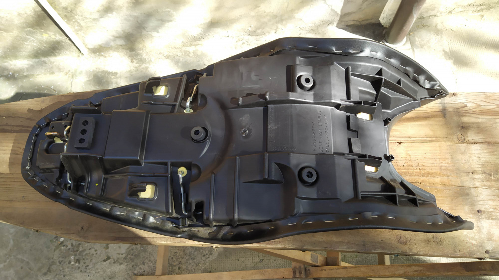 sella nuova con leggero graffio nera honda hornet cb600f 600 ´03
