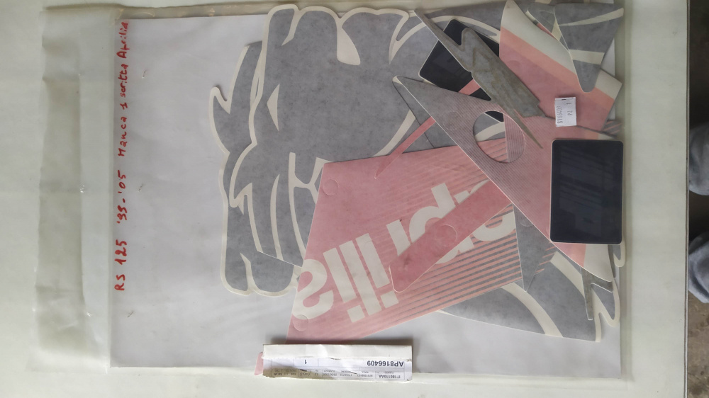kit adesivi aprilia rs 125 ´99 - ´05 manca 1 scritta aprilia