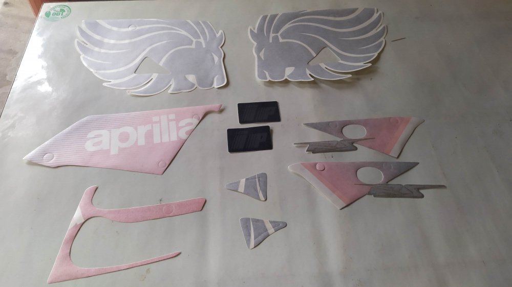 kit adesivi aprilia rs 125 ´99 - ´05 manca 1 scritta aprilia