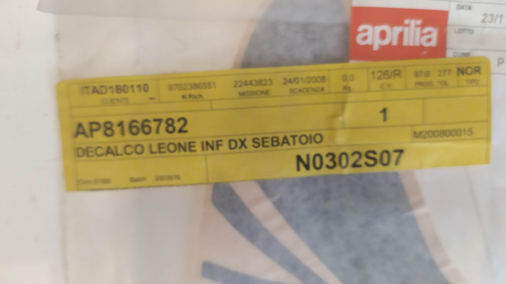 adesivo leone inferiore dx serbatoio aprilia pegaso 650 ´05 - ´09