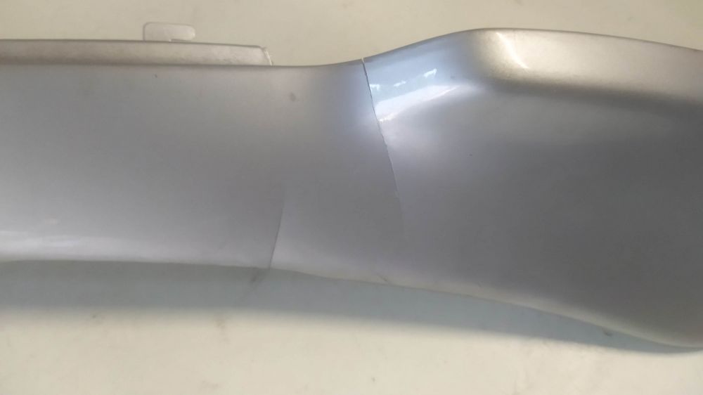 carena laterale inferiore grigia dx cagiva city 50 - la carena ha 2 rotture al centro della fiancata -