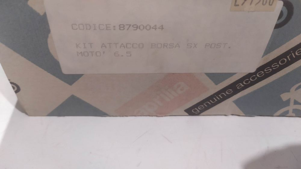 coppia attacchi borse posteriori originali aprilia moto 6.5