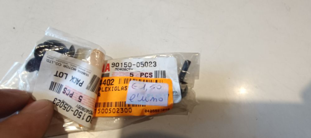 10 viti carena originale yamaha fz6 &ndash; fzr &ndash; fzs &ndash; gts &ndash; yzf