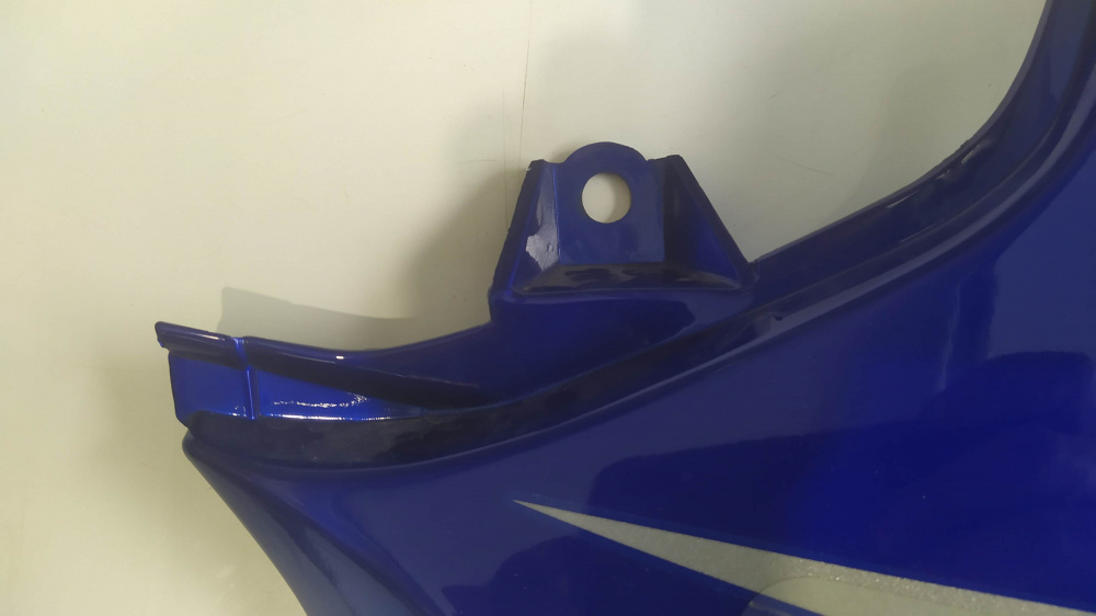 carena anteriore dx blu suzuki gsx 600 f ´03 - carena graffiata -