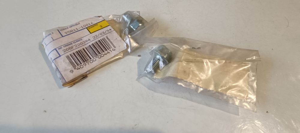 2 bulloni originali yamaha vari modelli  - contattare per applicazioni -
