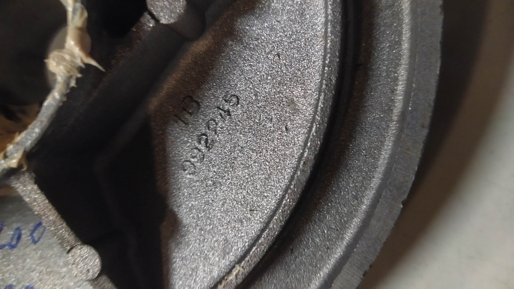 mozzo anteriore originale nuovo piaggio vespa px 200 - t5 ´83 - ´98