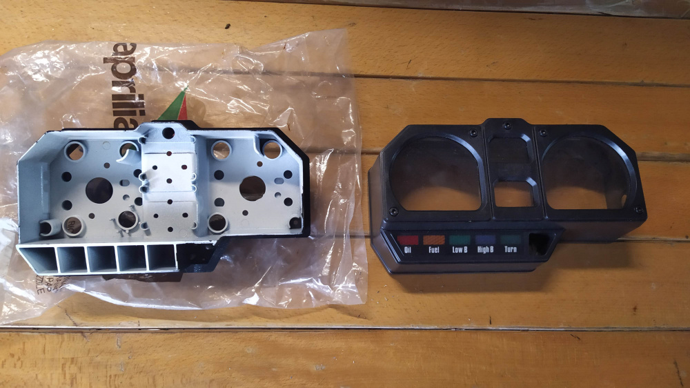 plastica inferiore cruscotto aprilia tuareg 125/350/600