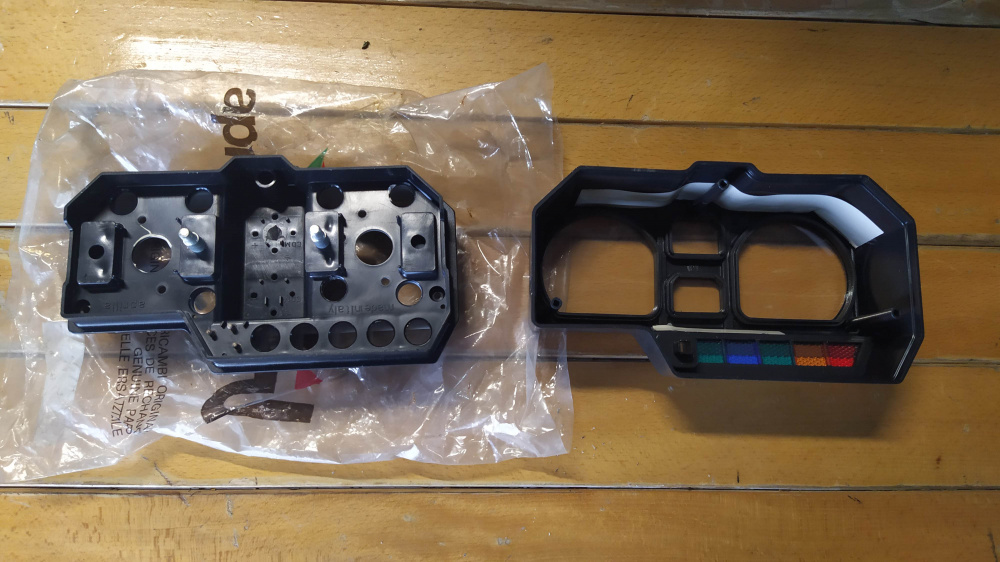 plastica inferiore cruscotto aprilia tuareg 125/350/600