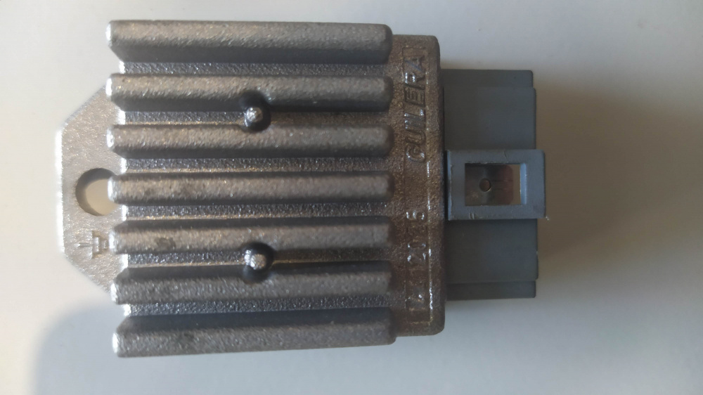 regolatore tensione *vedi 898891