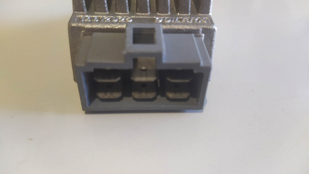 regolatore tensione *vedi 898891