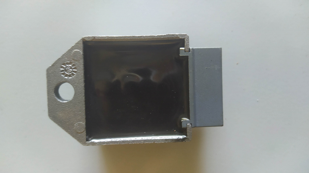 regolatore tensione *vedi 898891