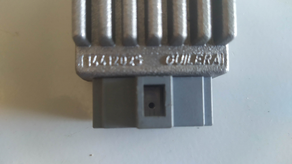 regolatore tensione *vedi 898891
