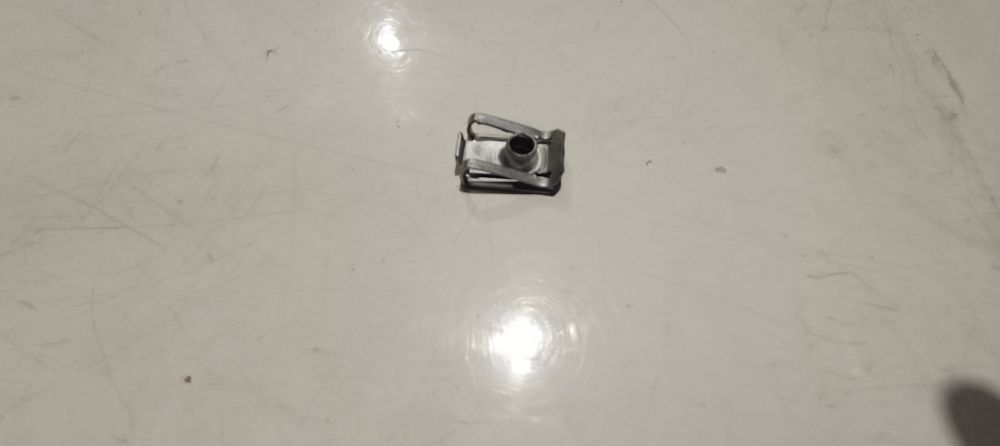 piastra fissaggio m6 carene vari modelli piaggio / aprilia / gilera