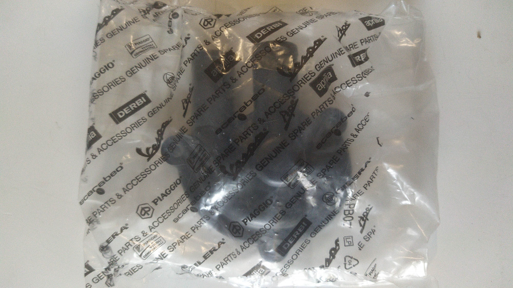 coperchio pompa "h2o aprilia scarabeo 125/200/250 ´03 - ´06 / atlantic 125/200/250 ´03 - ´05 / sportcity 125/200 ´04 - ´06