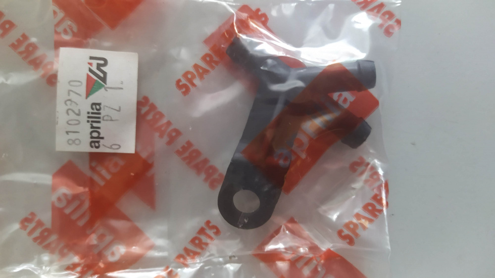 raccordo a 3 vie pompa benzina aprilia leonardo 125/150 ´99 - ´04