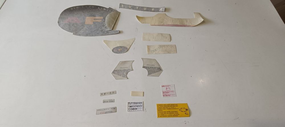 adesivi originali non completi aprilia futura 125 ´90 antracite