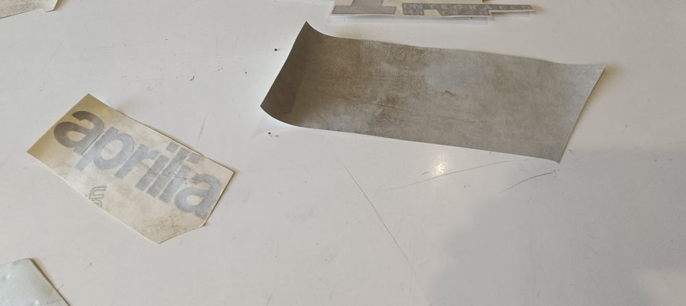 kit adesivi originali aprilia futura 125 – manca 1 adesivo carena ant. dx