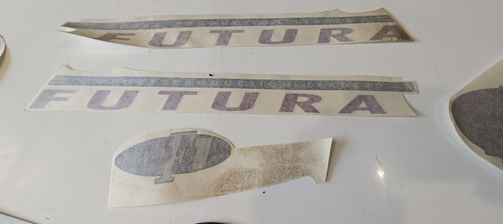 kit adesivi originali aprilia futura 125 – manca 1 adesivo carena ant. dx