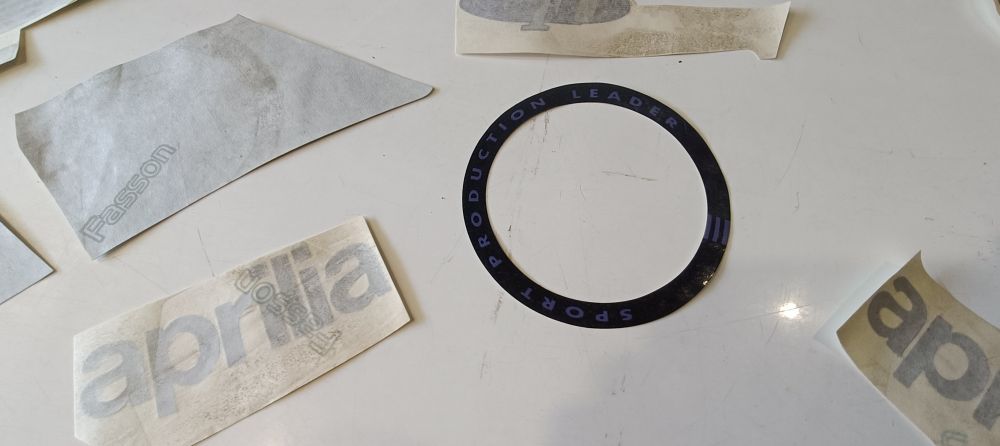 kit adesivi originali aprilia futura 125 – manca 1 adesivo carena ant. dx