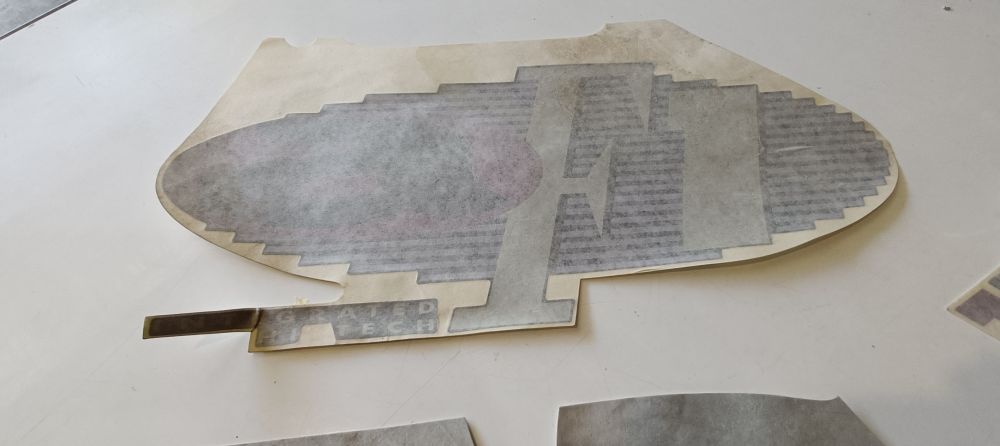 kit adesivi originali aprilia futura 125 – manca 1 adesivo carena ant. dx