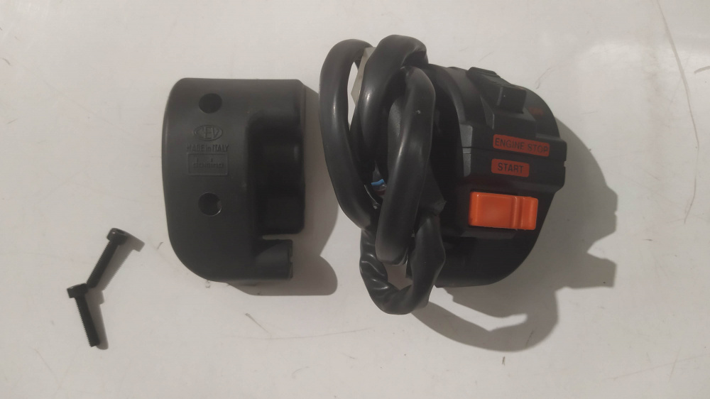 commutatore dx vedi 8118215 aprilia