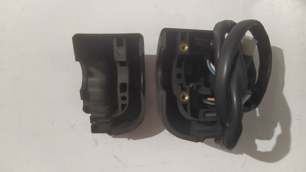 commutatore dx vedi 8118215 aprilia