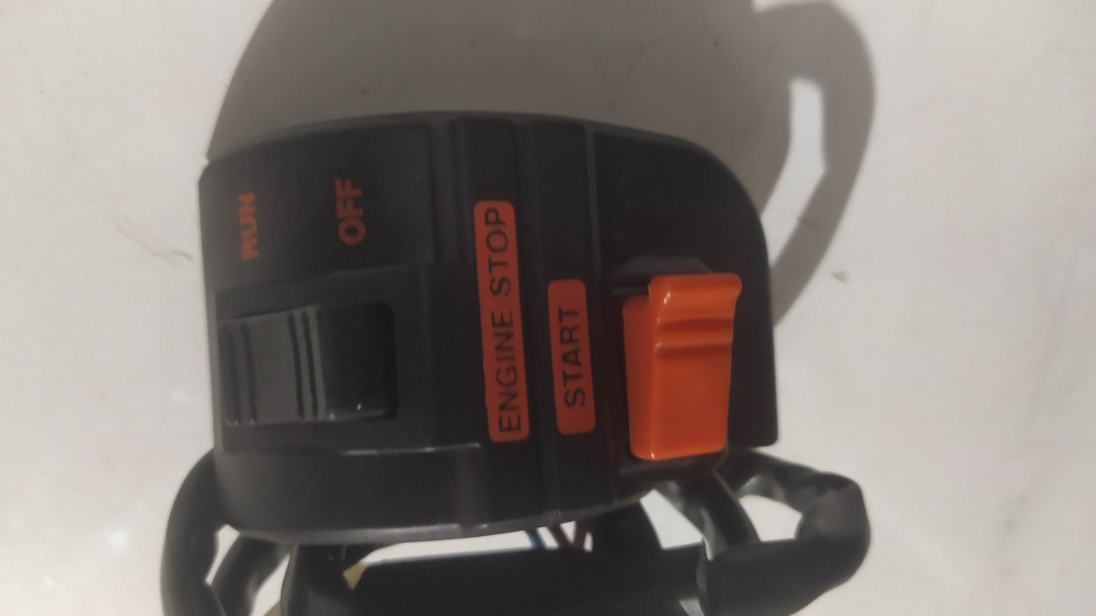 commutatore dx vedi 8118215 aprilia