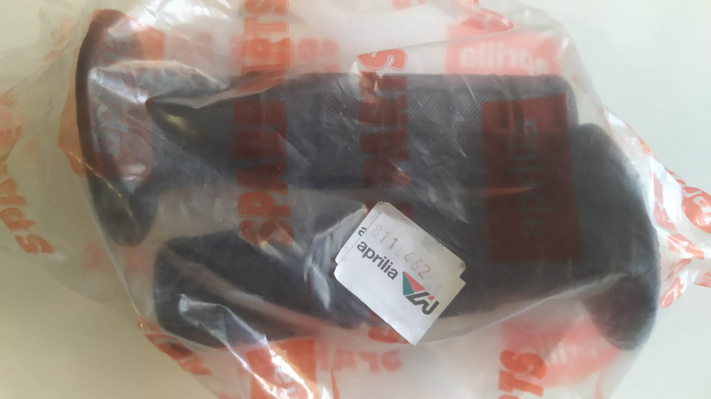 coppia manopole nere aprilia rx - mx 50 ´95 - ´04 / rx 125 ´94 - ´98
