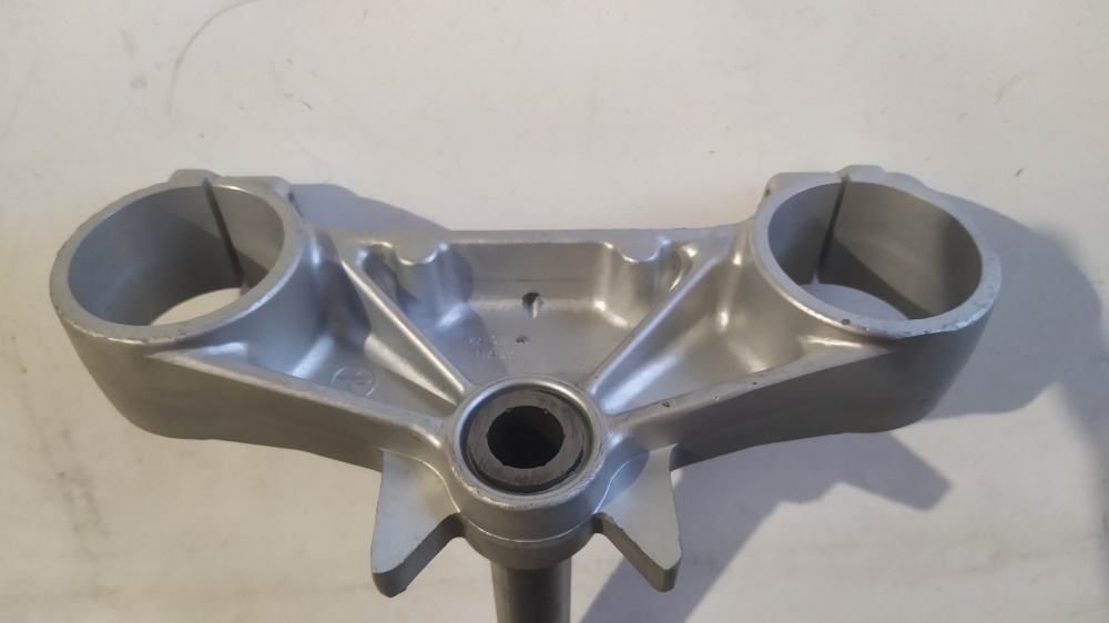 piastra inferiore forcella aprilia 125 europa ´90-´91