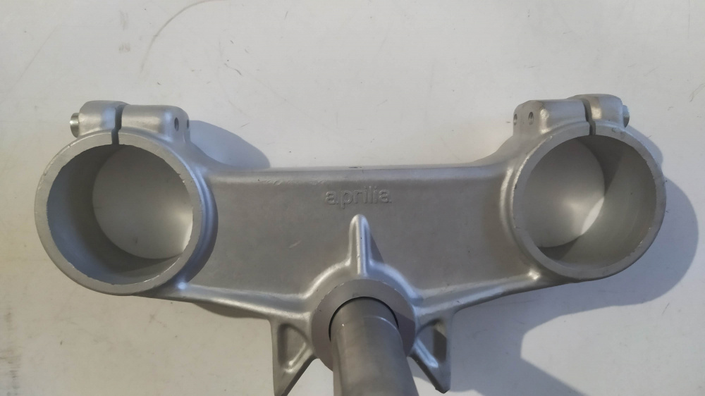 piastra inferiore forcella aprilia 125 europa ´90-´91