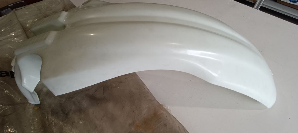 parafango anteriore bianco nuovo originale aprilia tuareg 125 ´85