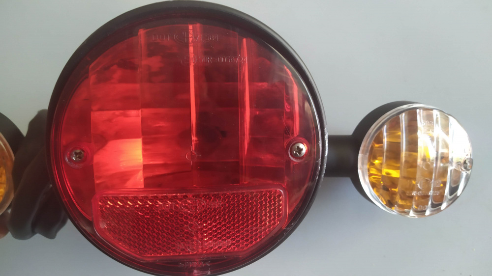 fanale posteriore v.nero diabl - tracce di nastro adesivo -