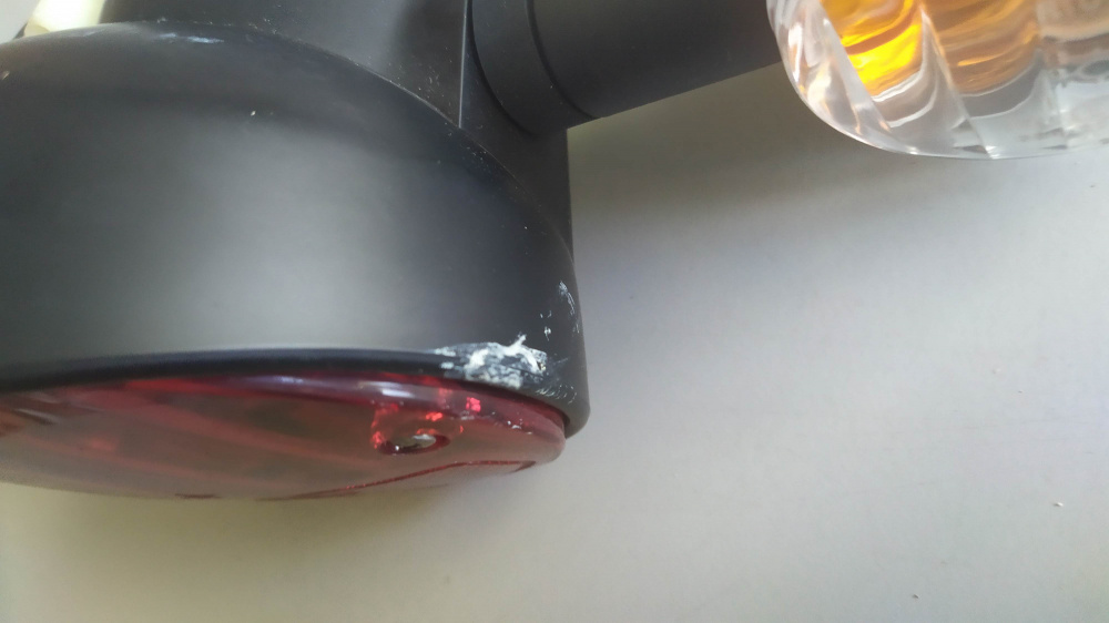 fanale posteriore v.nero diabl - tracce di nastro adesivo -