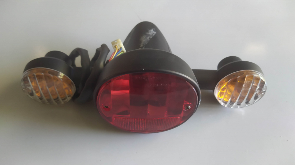 fanale posteriore v.nero diabl - tracce di nastro adesivo -