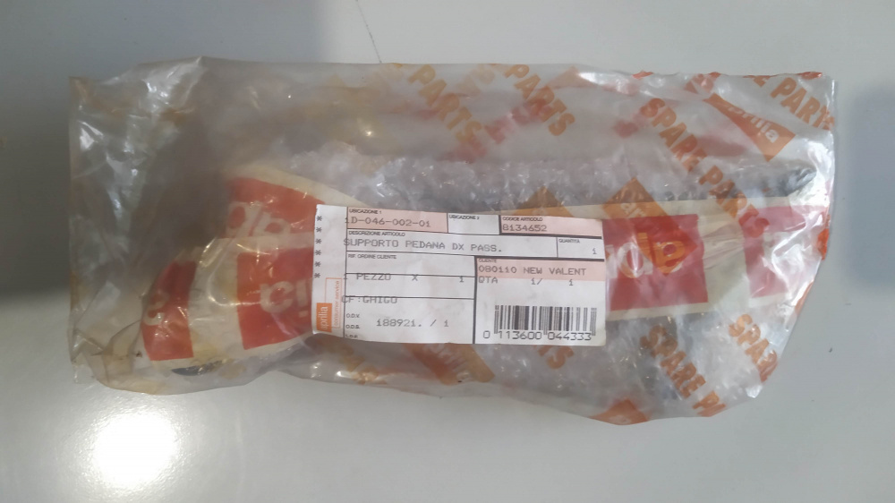 supporto pedana dx pass aprilia rsv 1000 ´00 - ´05
