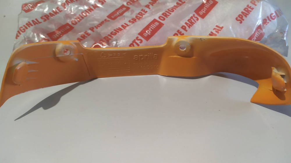 coperchio serbatoio arancio aprilia moto 6.5