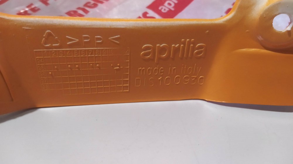 coperchio serbatoio arancio aprilia moto 6.5