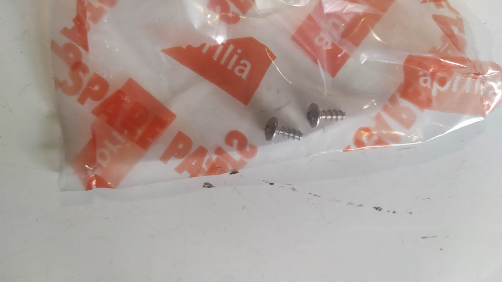 2 viti autofil. per plast. inox vari modelli aprilia