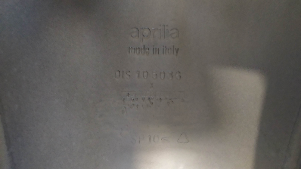 parafango anteriore nero moka aprilia scarabeo 50 / 100 ´06