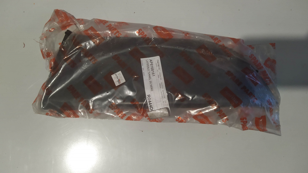 plastica laterale tunnel aprilia scarabeo 500 ´03