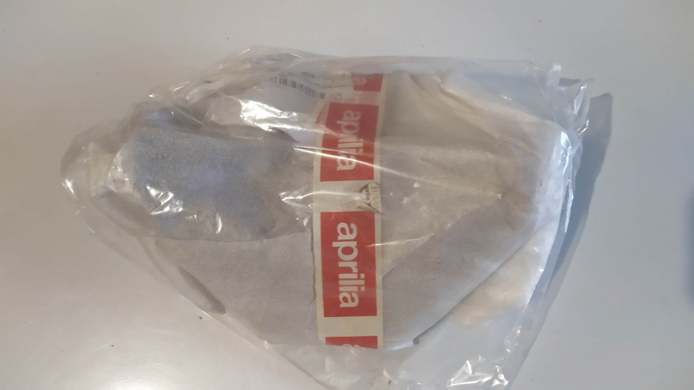 plastica coprimanubrio interno grigio diamond aprilia scarabeo 125/150 ´04