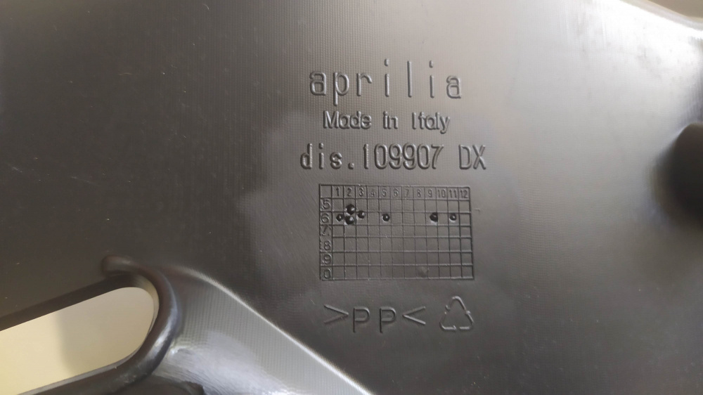 carena dx nera aprilia rs 125 ´06 - ´10