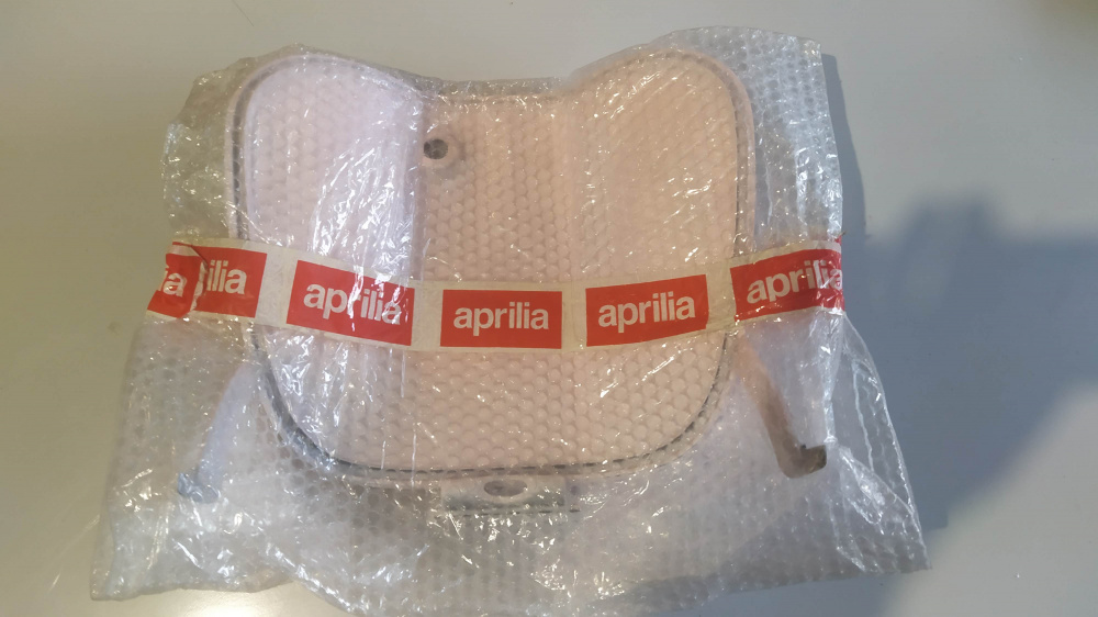sportello portaoggetti rosa aprilia scarabeo 50 2t ´06