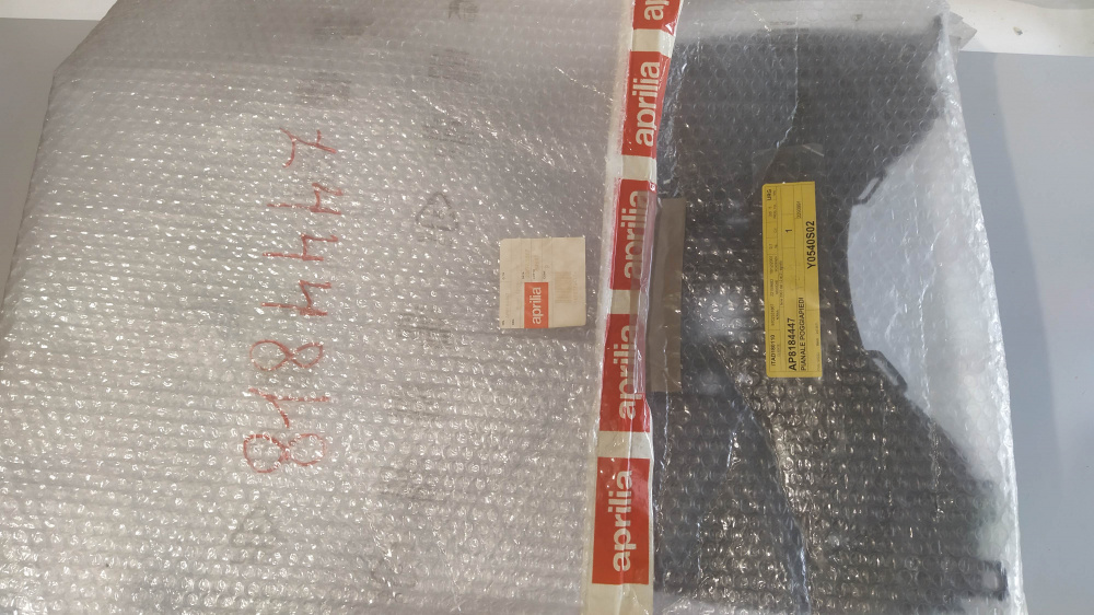 pianale poggiapiedi aprilia sportcity 125/200/250/300 &acute;06 - &acute;12