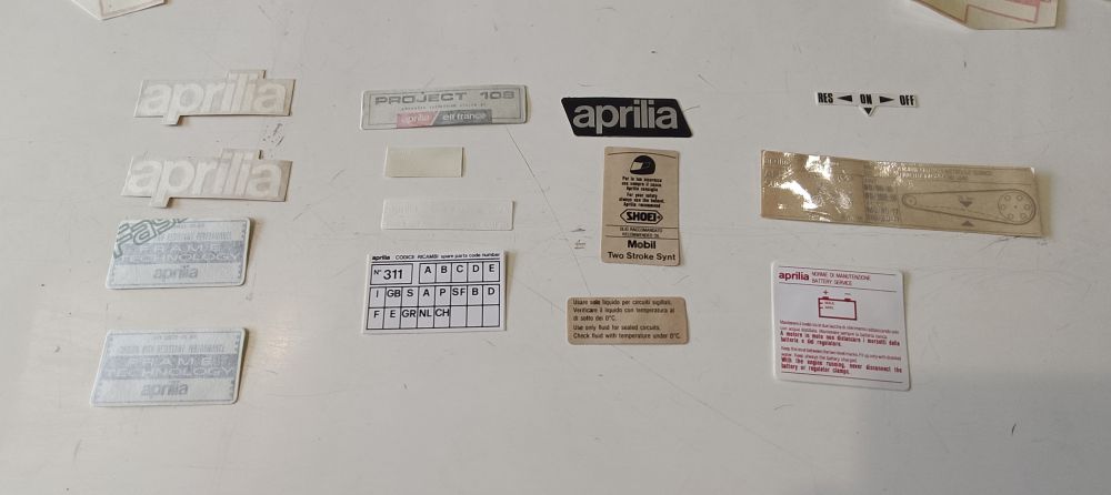 serie adesivi completi originali aprilia futura 50