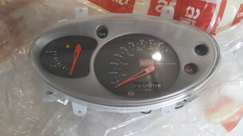 cruscotto vedi ap8224503 aprilia scarabeo 50 ´98