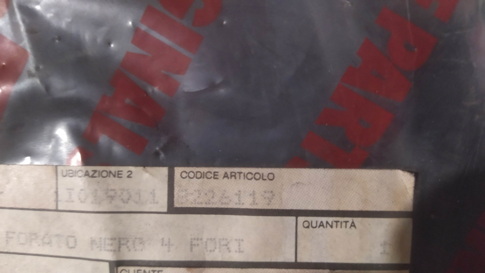 portatarga nero forato 4 fori